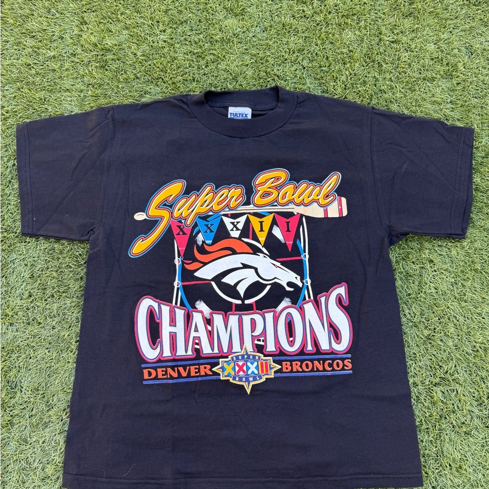Vintage Tultex Super bowl 32 Champion Denver Broncos T-Shirt size YL